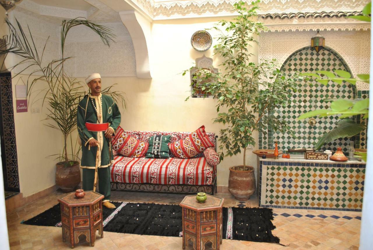 Dar Mounadim Fez Buitenkant foto