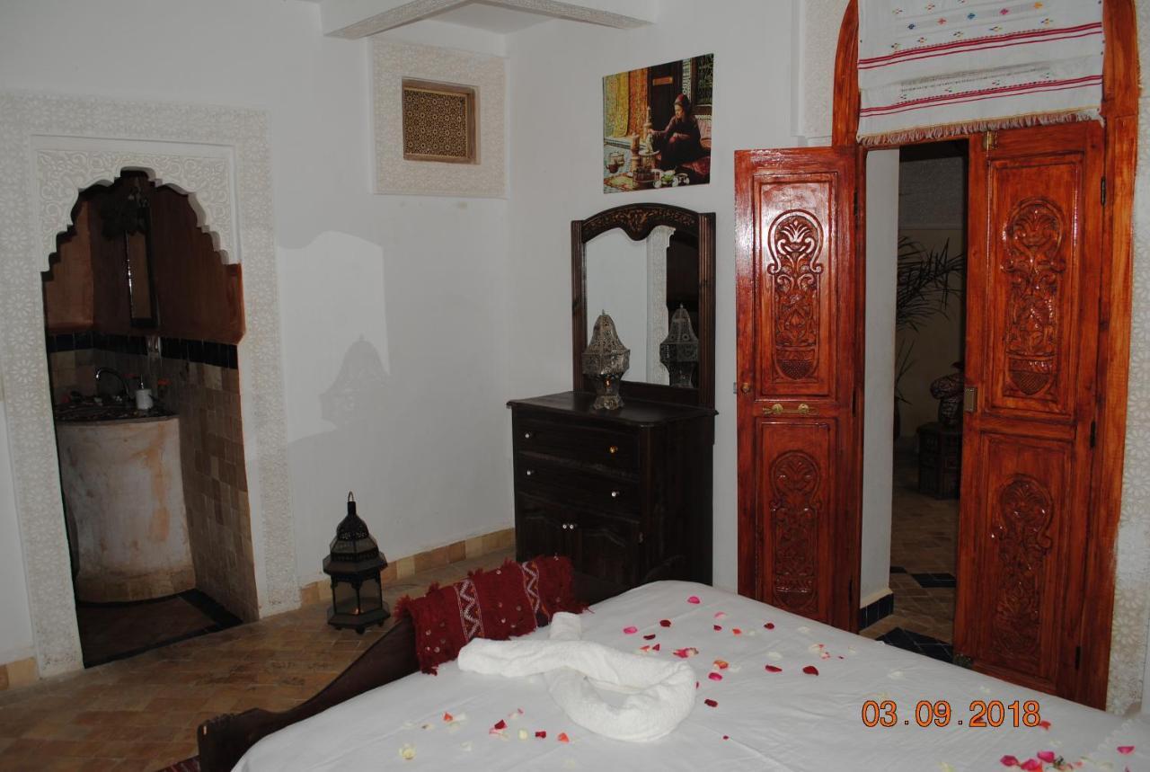 Dar Mounadim Fez Buitenkant foto